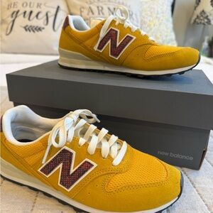 Like new, Women’s New Balance 996 Sneakers